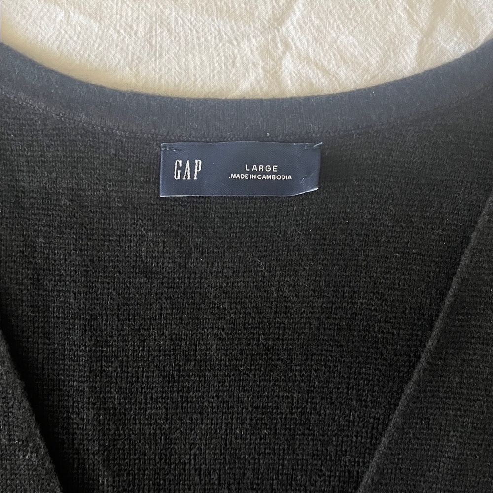 GAP Black CashSoft Knit Vest sz Lg. EUC worn twice - Picture 2 of 7